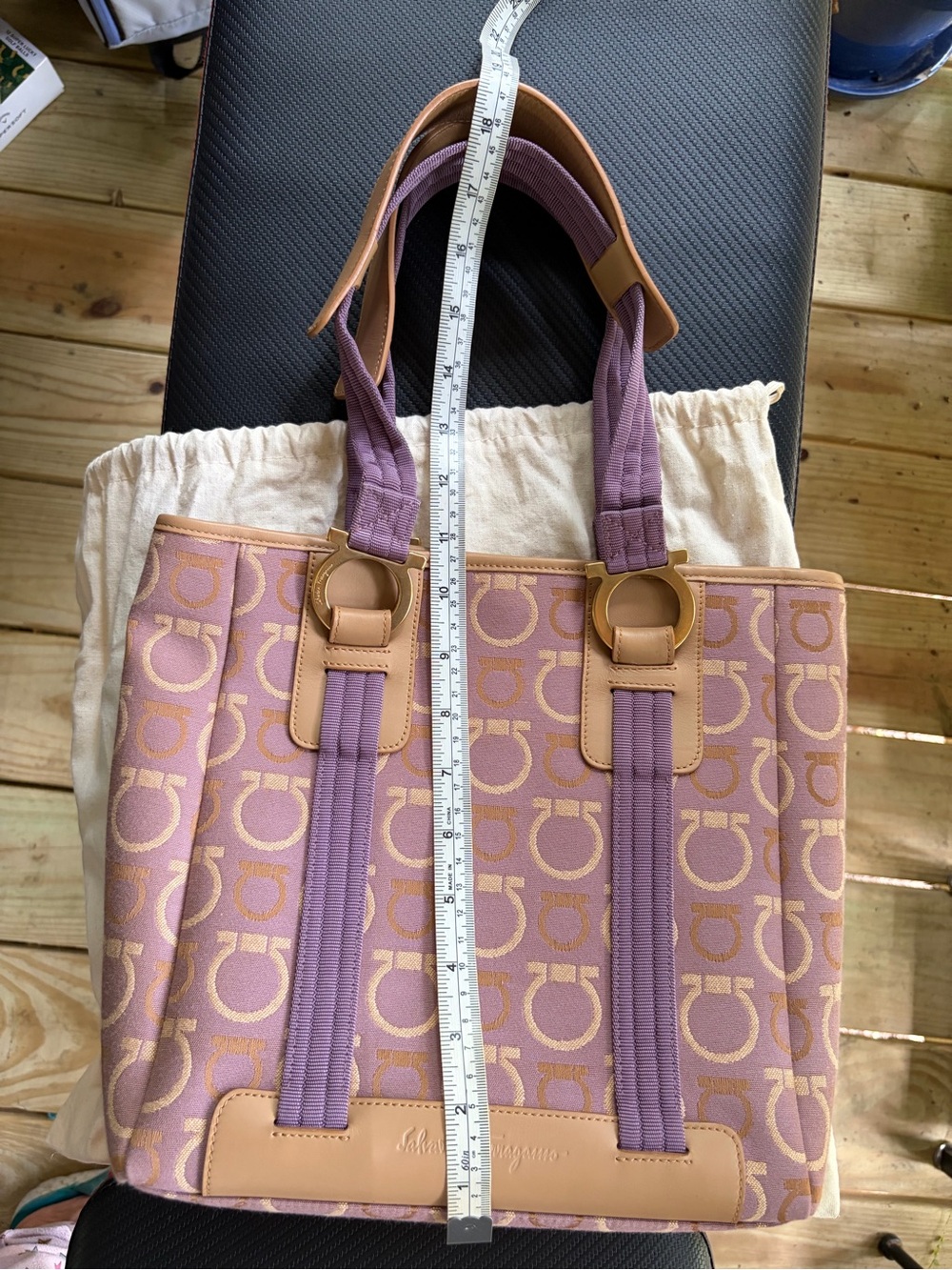 Rare Salvatore Ferragamo Lilac and Tan Gancini Logo Tote - Picture 13 of 14